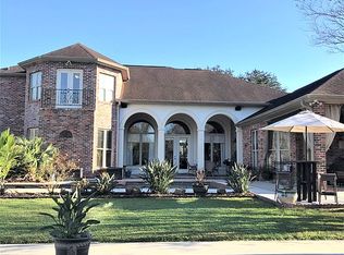 1147 Oak Harbor Dr, Morgan City, LA 70380