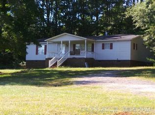 834 Neighborhood Rd, Wellford, SC 29385
