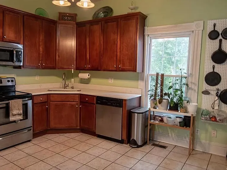 2107 E Marshall St — Photo 16