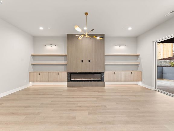 3rd image of 541 W U St