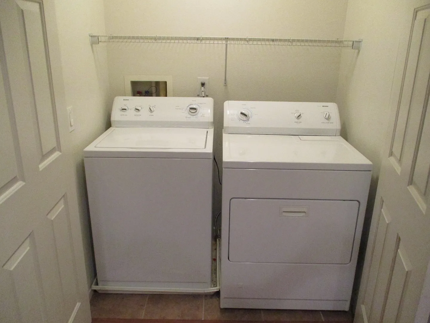 Beautiful 2 bed condo w/ 1 car garage — Photo 4