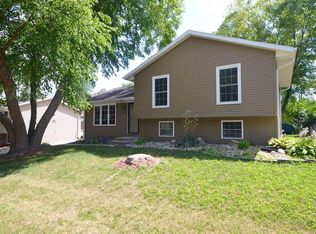 3710 Briarwood Dr, Cedar Falls, IA 50613