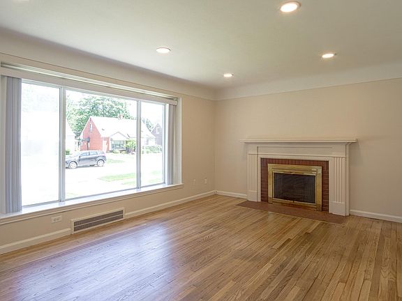 4th image of 15599 Angelique Ave