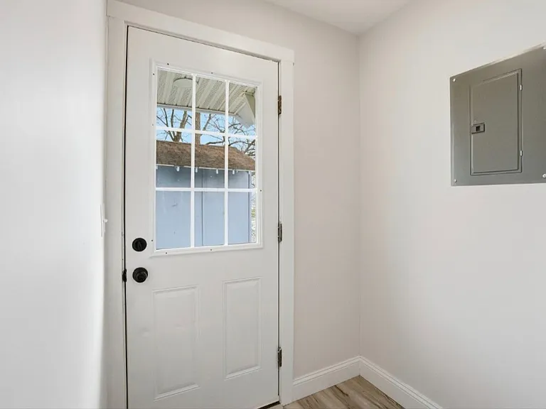 913 W Virginia Ave — Photo 16