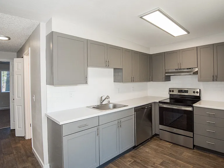 Fox Pointe — Photo 18