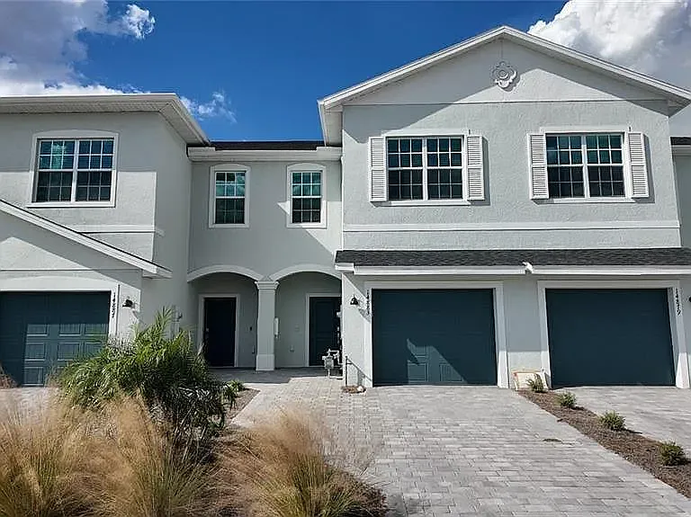 3 bed, 2.5 bath, 1879 sqft, $2,100 — Photo 2