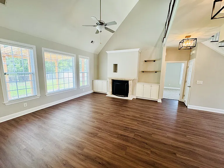 3571 Brampton Dr — Photo 10
