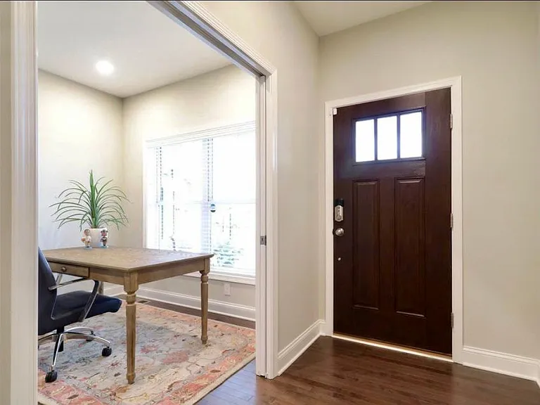 111 Aeropointe Ln — Photo 2
