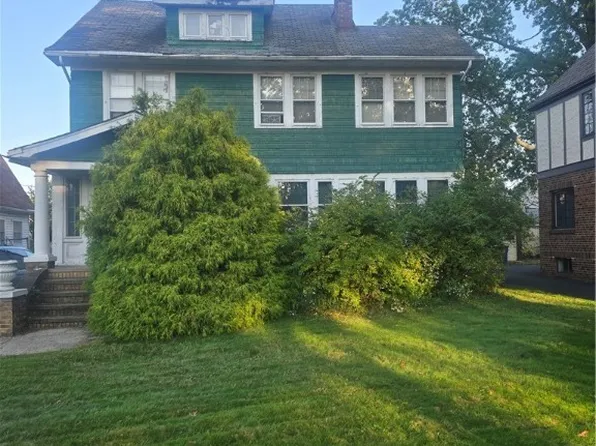 1605 Lewis Dr, Lakewood, OH 44107