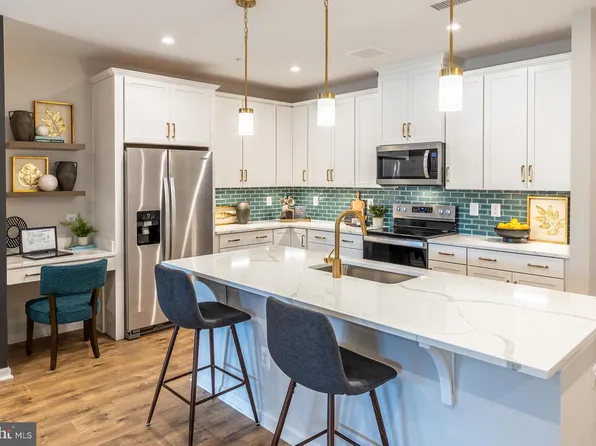 13220 Petrel St #4304, Clarksburg, MD 20871