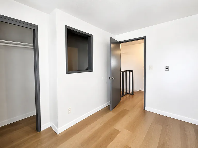 703 Woodford Ave N — Photo 10