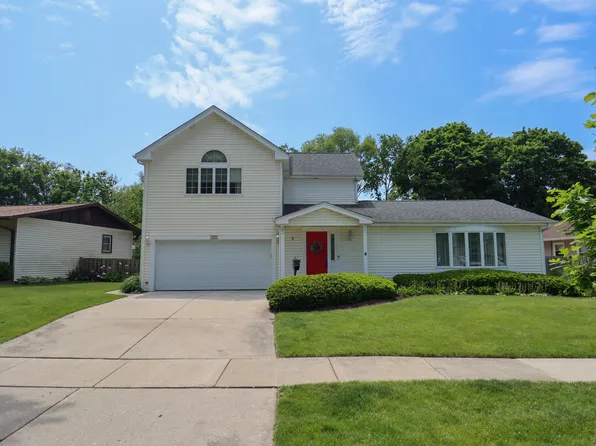 200 Navajo Trl, Buffalo Grove, IL 60089