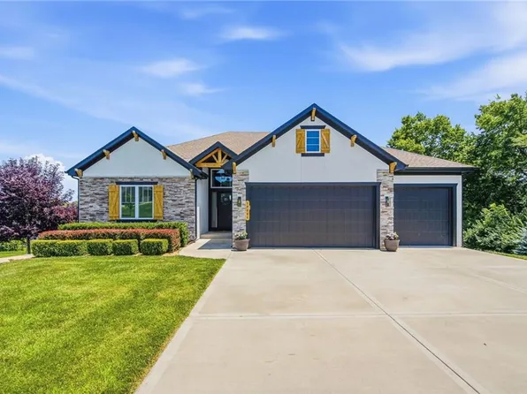 12001 S Eagle Crest Dr, Lees Summit, MO 64086