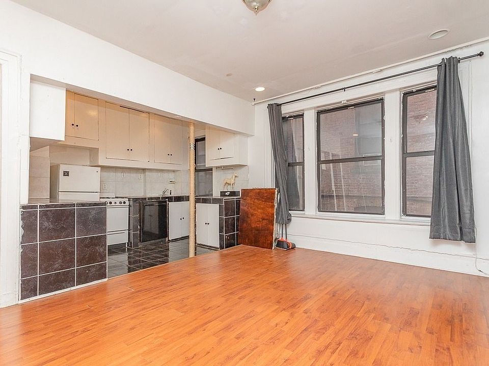 1st image of 327 Eastern Pkwy #B2