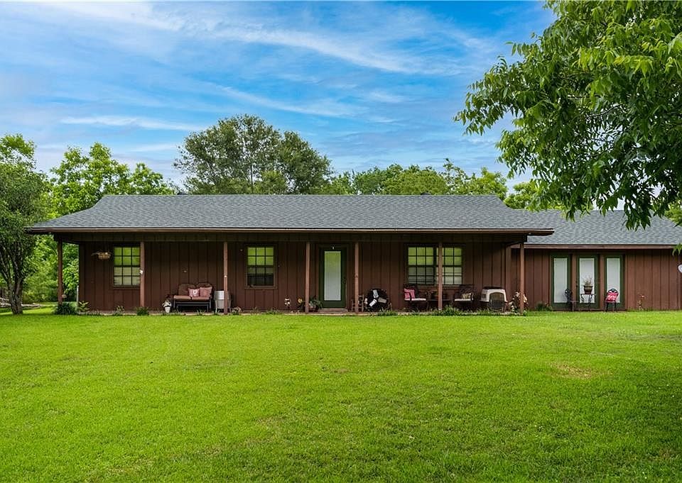 1st image of 716 Heron Cir