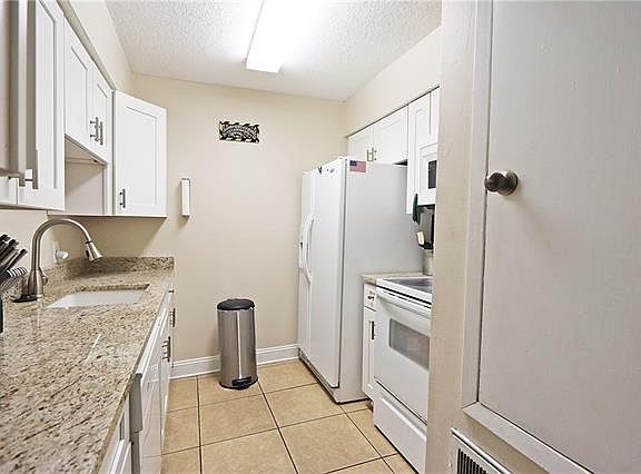 5th image of 318 Lake Marina Ave APT 216