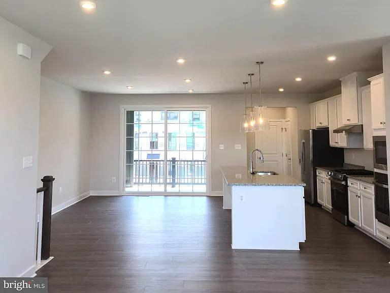 246 E Main St — Photo 9