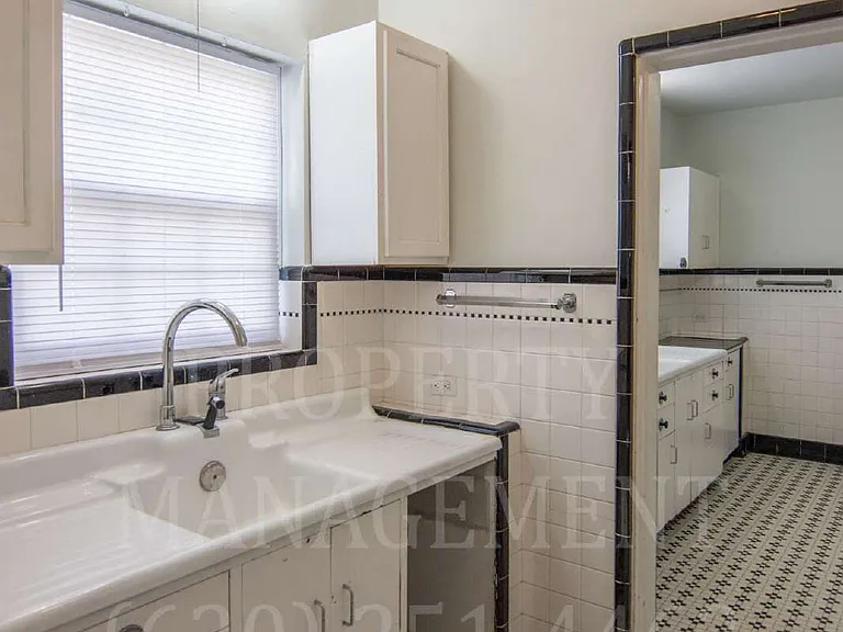 1110 W 5th St — Photo 21