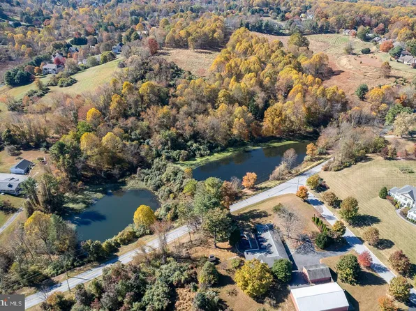 850 Locust Grove Rd, West Chester, PA 19382