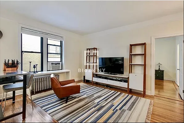Rented by Manhattan Realty Group | media 1