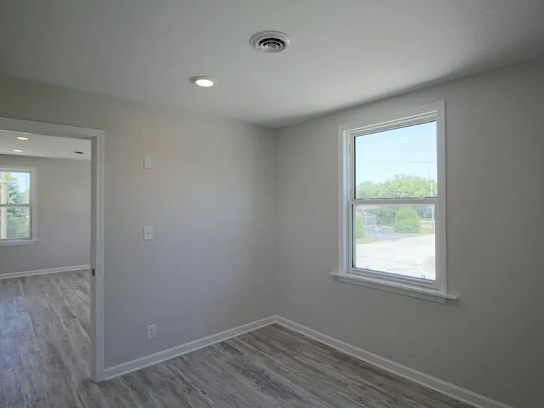 4023 E Elm Rd — Photo 6