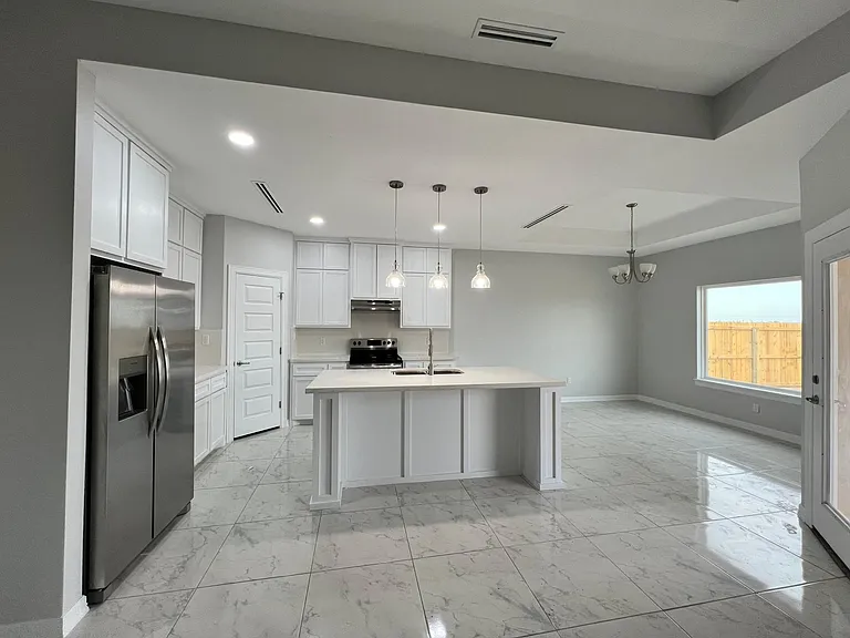 5006 Westgate Cir S — Photo 3