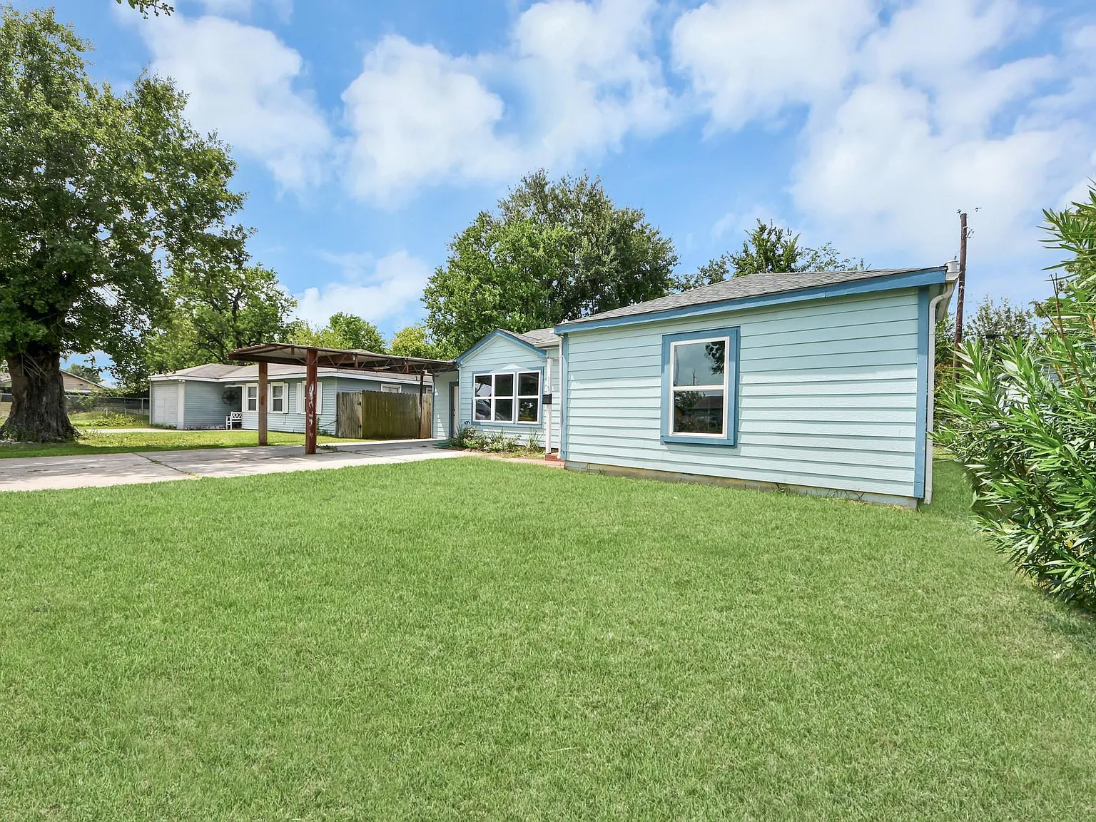 4 bed, 2.0 bath, 1366 sqft, $1,650 — Photo 3