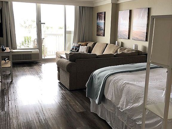 Entry with direct ocean view