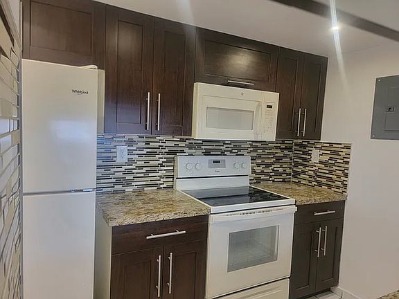 4th image of 401 NW 107th Ave APT 208