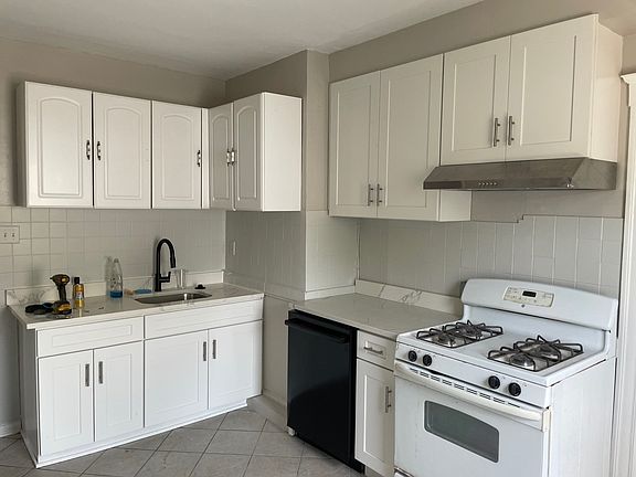 2nd image of 7 Pearl St APT 2