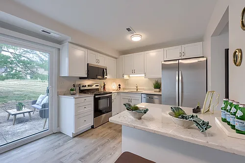 Briarcrest Gardens Townhomes & Apartments Photo 1