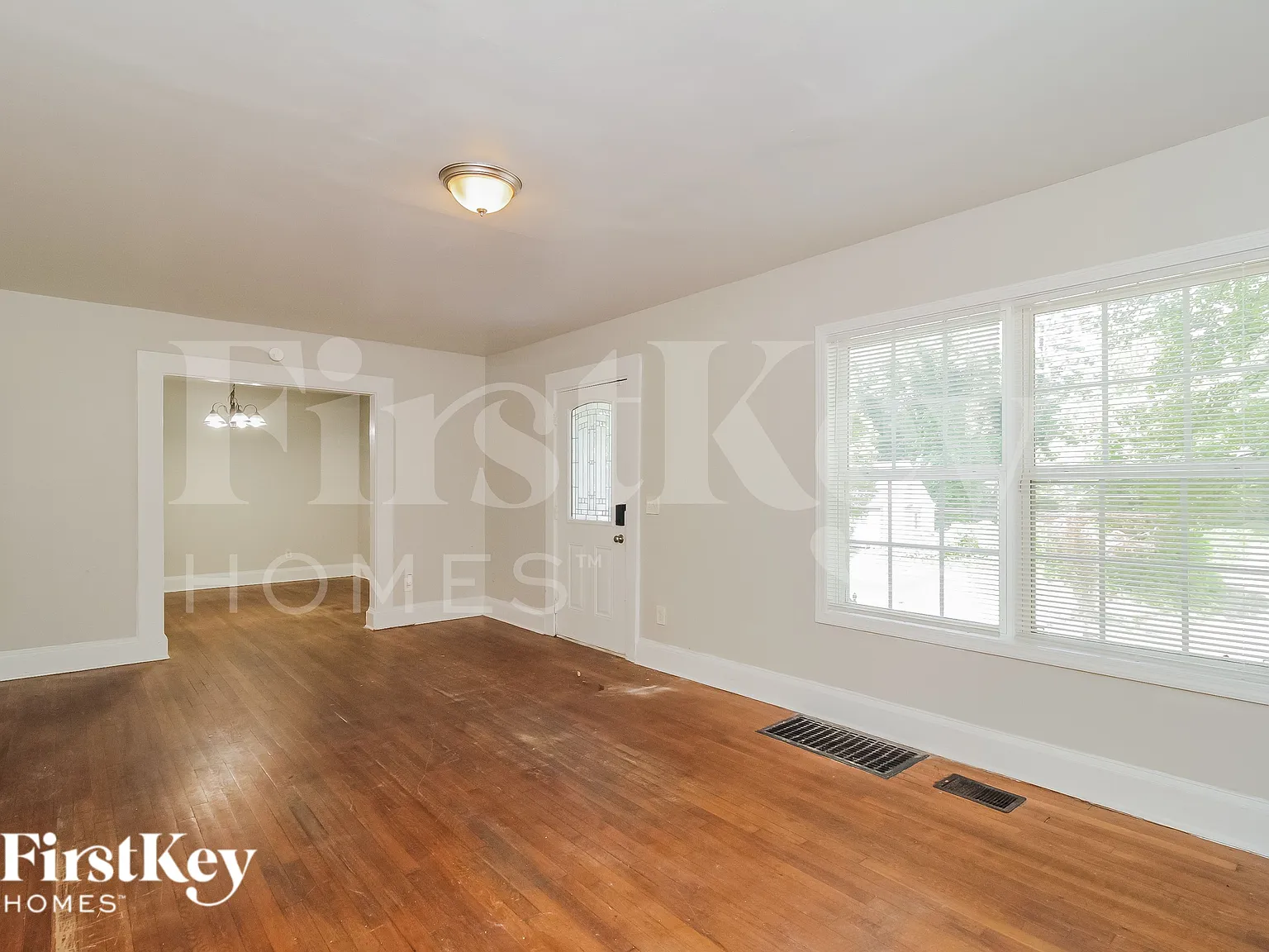 3 bed, 2.0 bath, 1555 sqft, $2,490 — Photo 2