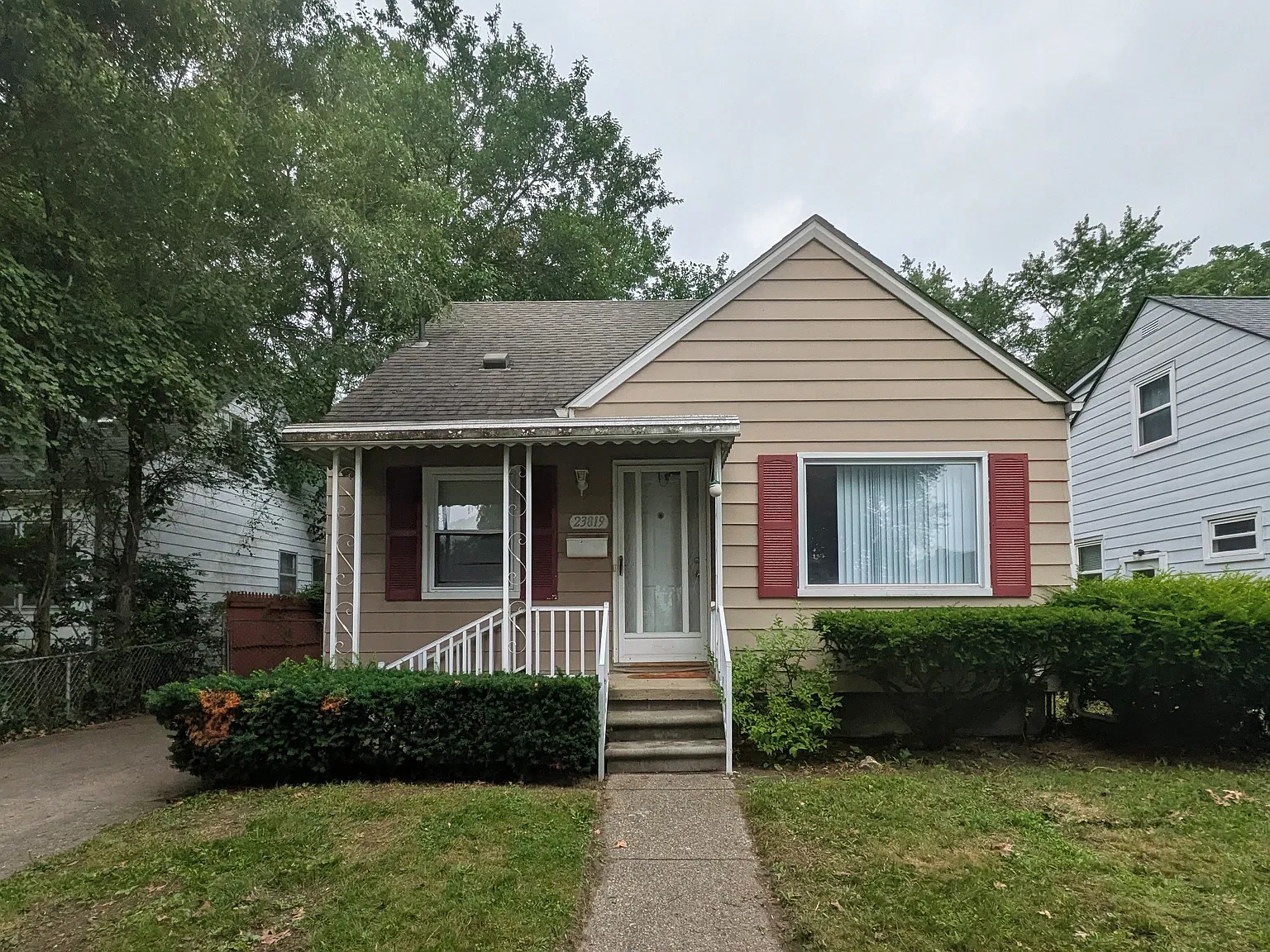 3 bed, 923 sqft, $1,600 — Photo 1