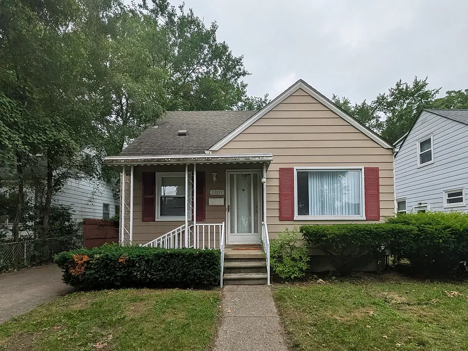 23819 Tawas Ave