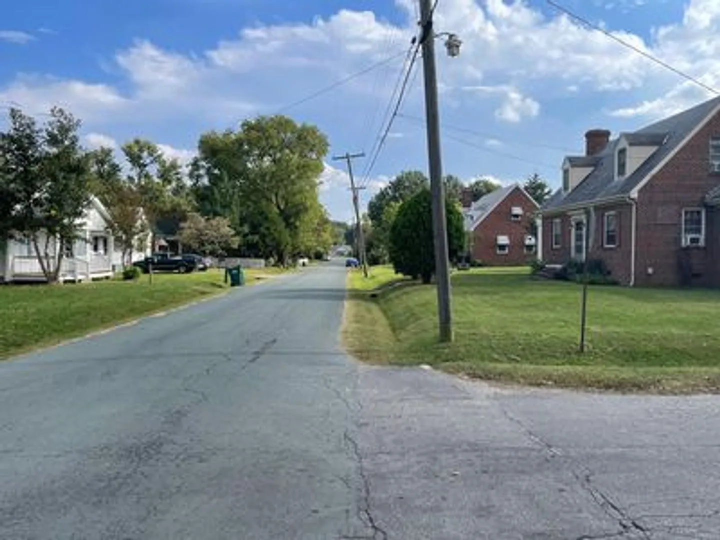 3 Bed 1 Bath House with Huge Yard! — Photo 3