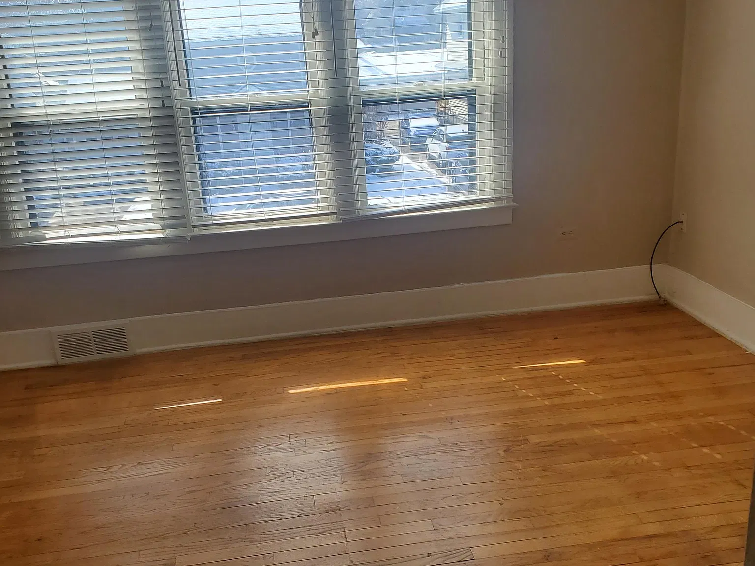 624 Albany St — Photo 2