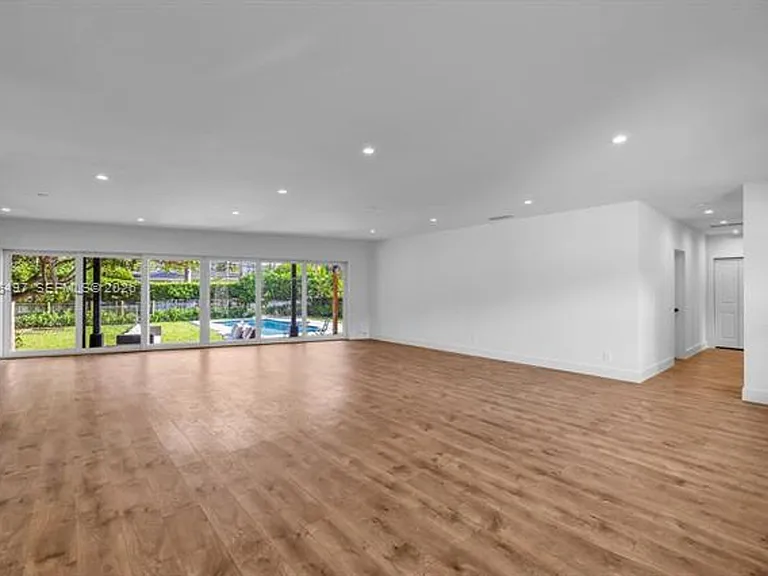 1411 NE 101st St — Photo 5