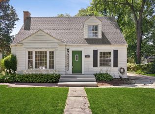 1902 E Indiana St, Wheaton, IL 60187