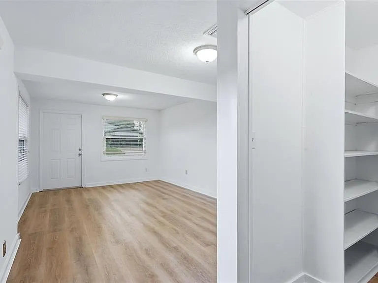 1329 Nantucket Rd — Photo 27