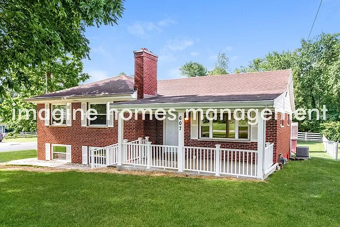 607 W Kemper Rd — Photo 2