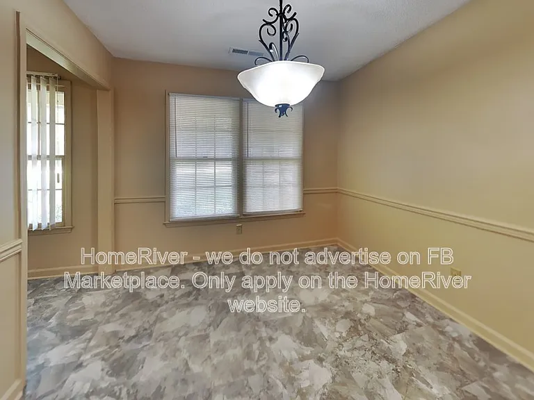 889 Twin Lakes Dr — Photo 3