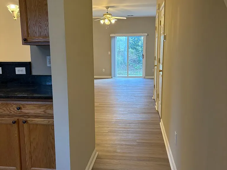 2224 Winthrop Chase Dr — Photo 3