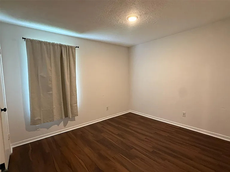 10519 Kirkglen Dr — Photo 9