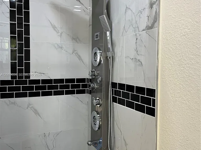 2231 NW 9th Pl — Photo 32