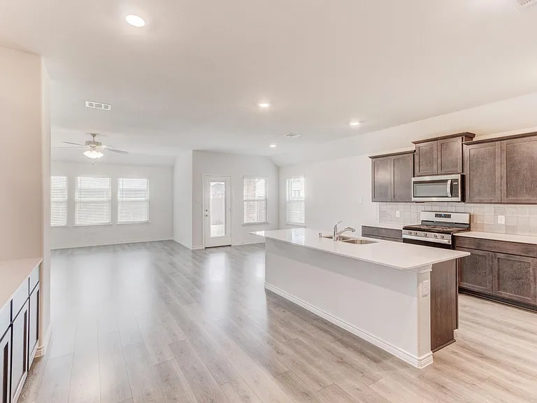 903 Feldspar Way — Photo 4