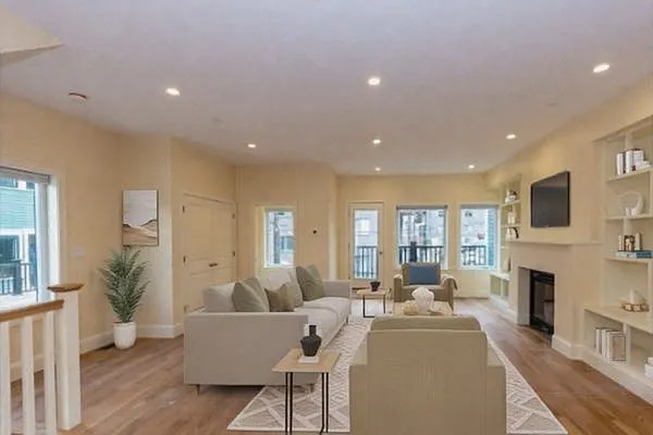 118-120 Tremont St #118 — Photo 3
