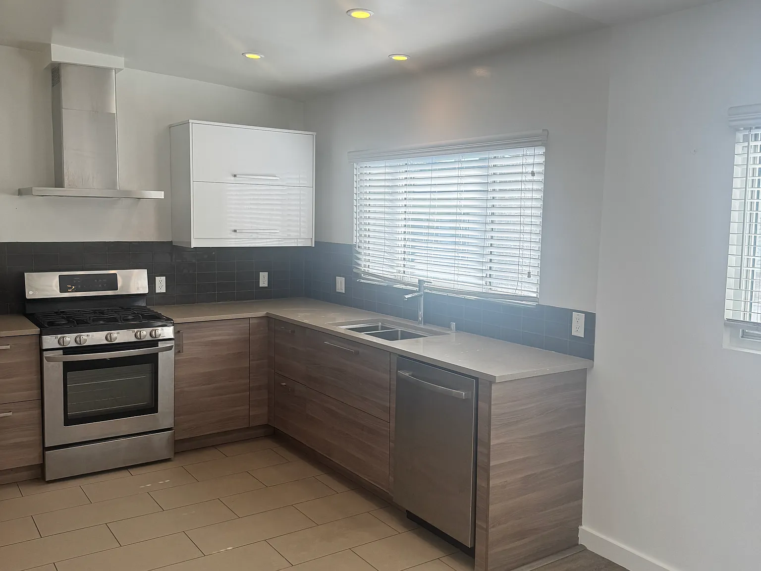 1 bed, 720 sqft, $3,295 — Photo 3