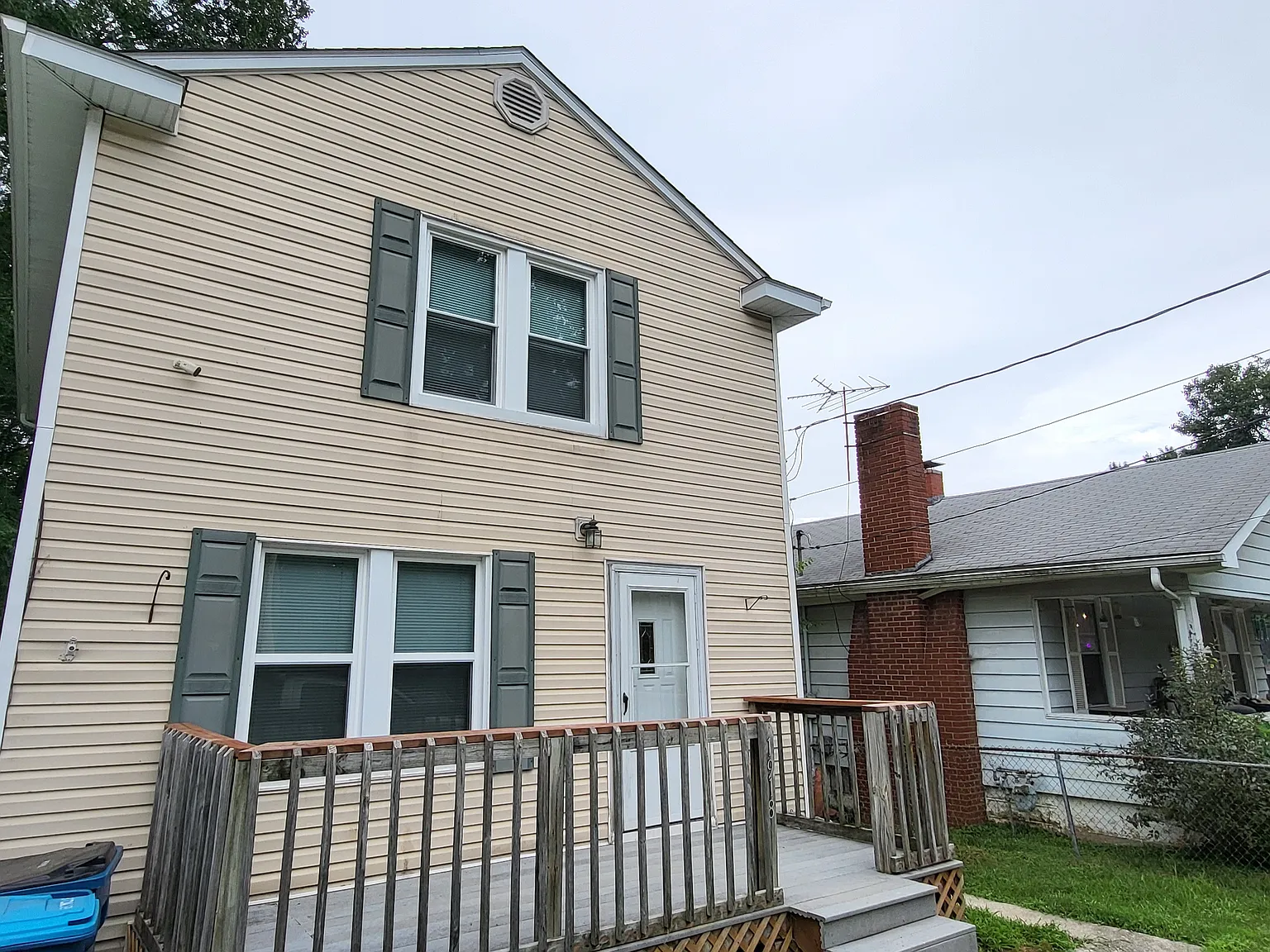 3 bed, 1.5 bath, 1120 sqft, $1,100 — Photo 2
