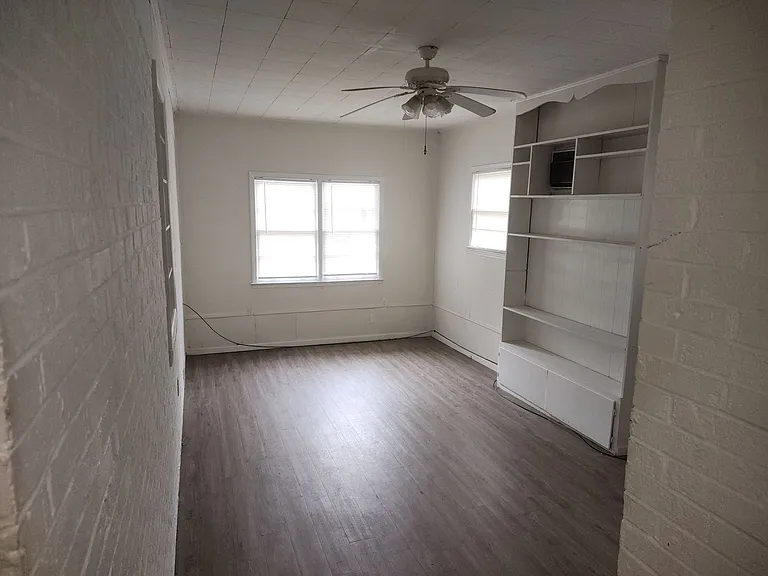 411 Vintage Rd — Photo 12