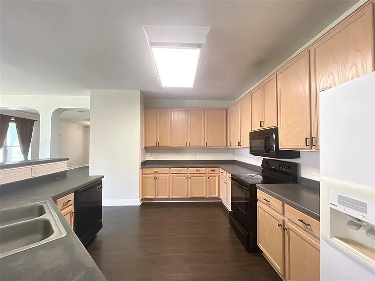 4412 Woodstock Dr — Photo 7